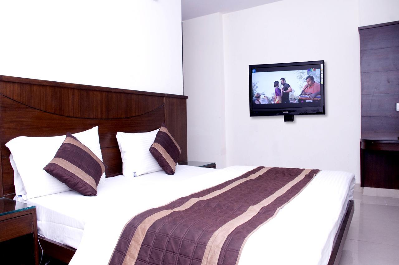 Hotel Usa New Delhi Exterior photo