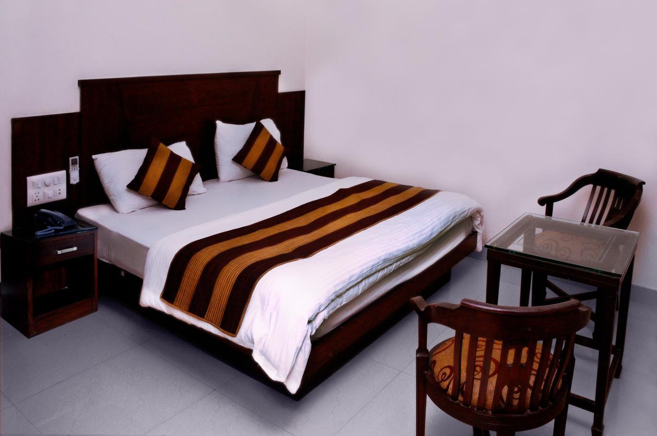 Hotel Usa New Delhi Exterior photo