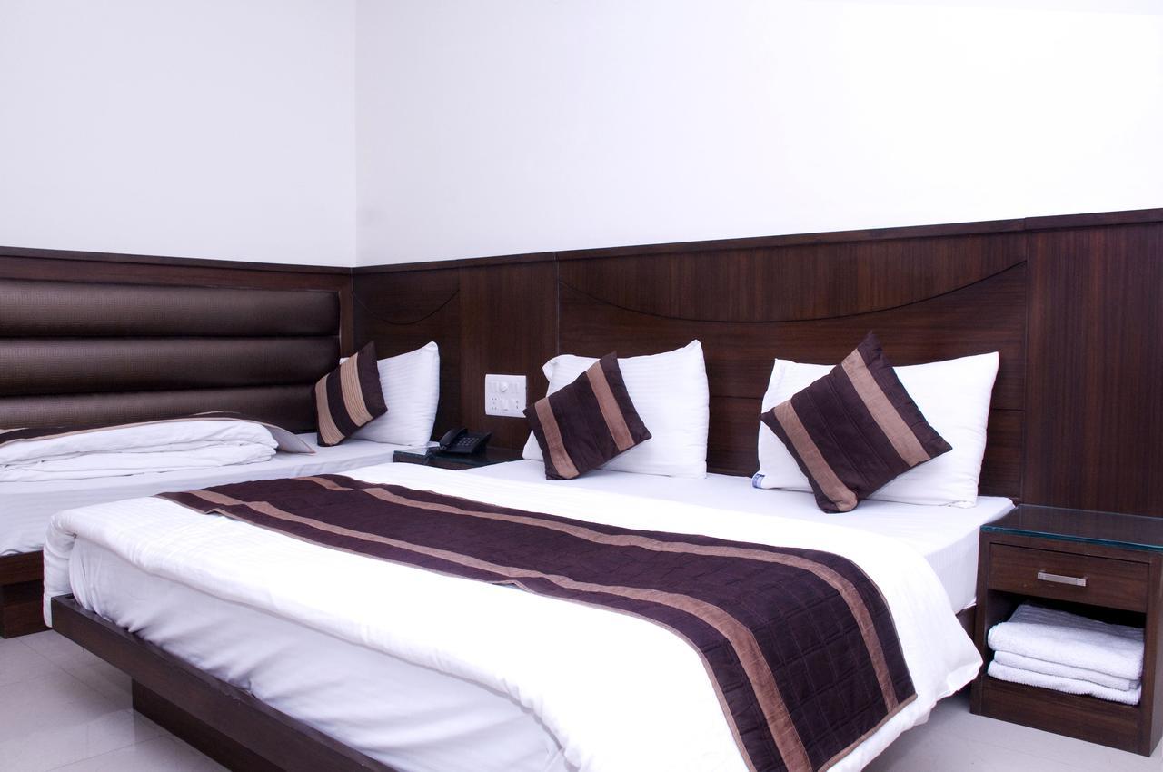 Hotel Usa New Delhi Exterior photo